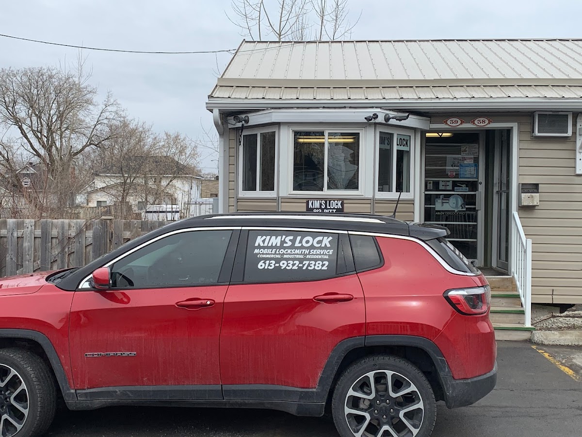 Kim's Mobile Locksmith Service vehicle — we come to you